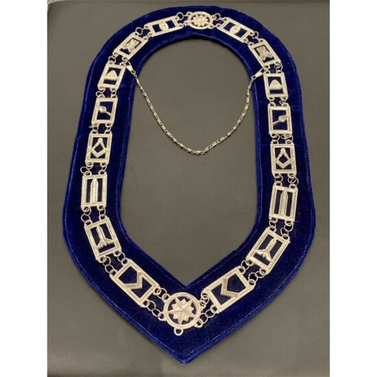 Masonic-Master-Mason-Silver-Chain-Collar-On-Blue-Velvet-Masonic-Metal-Collars